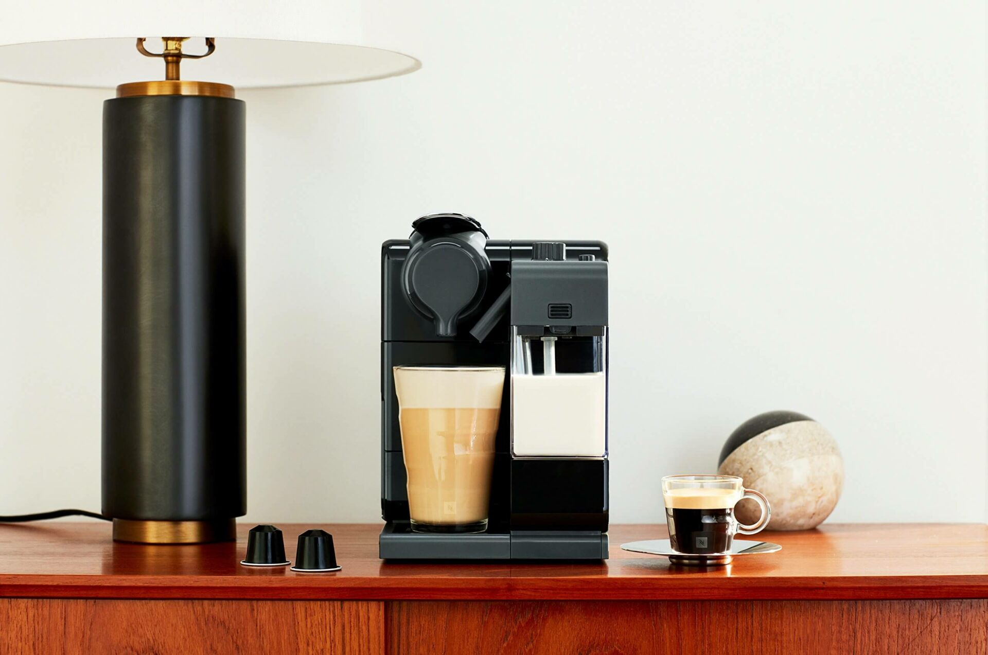 Nespresso by De'Longhi EN560B, best at home latte machines, best latte machine, best cappiciona and latte maker, delonghi espresso coffee maker, delonghi espresso and coffee maker