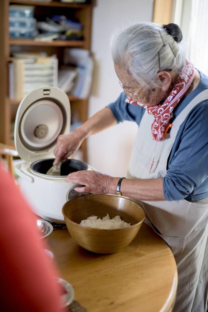 is it safe to use scratched rice cooker