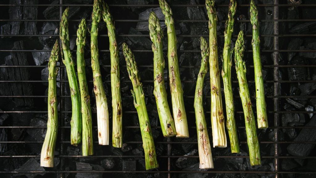 How to Reheat Asparagus on A Grill 