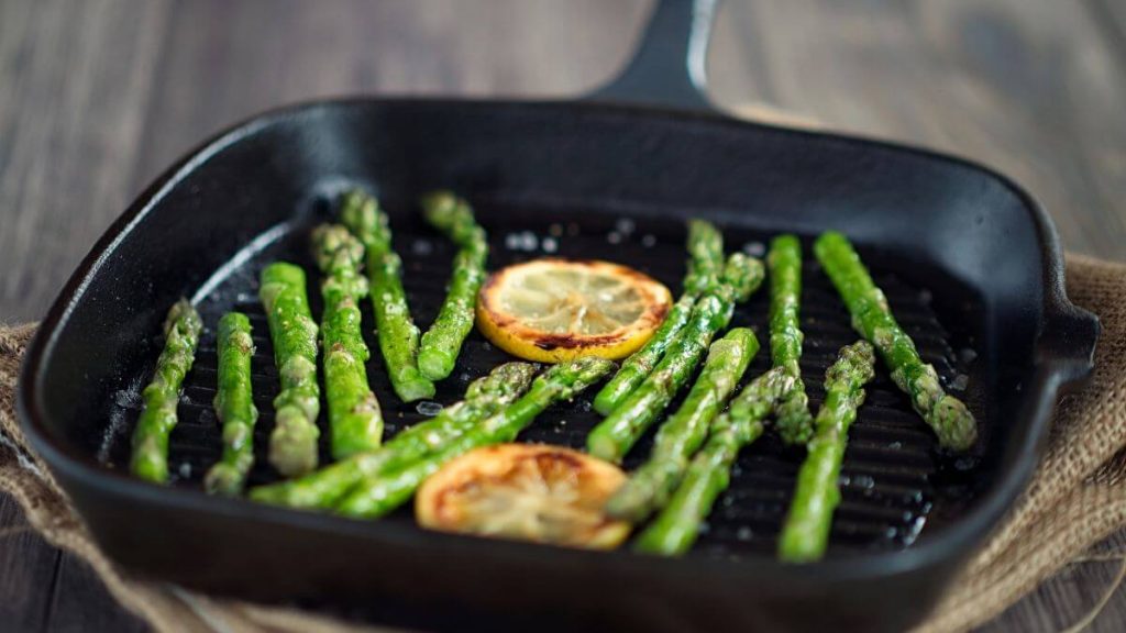 Reheating asparagus in a skillet 