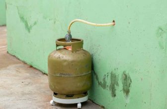 can you leave propane tank attached to grill