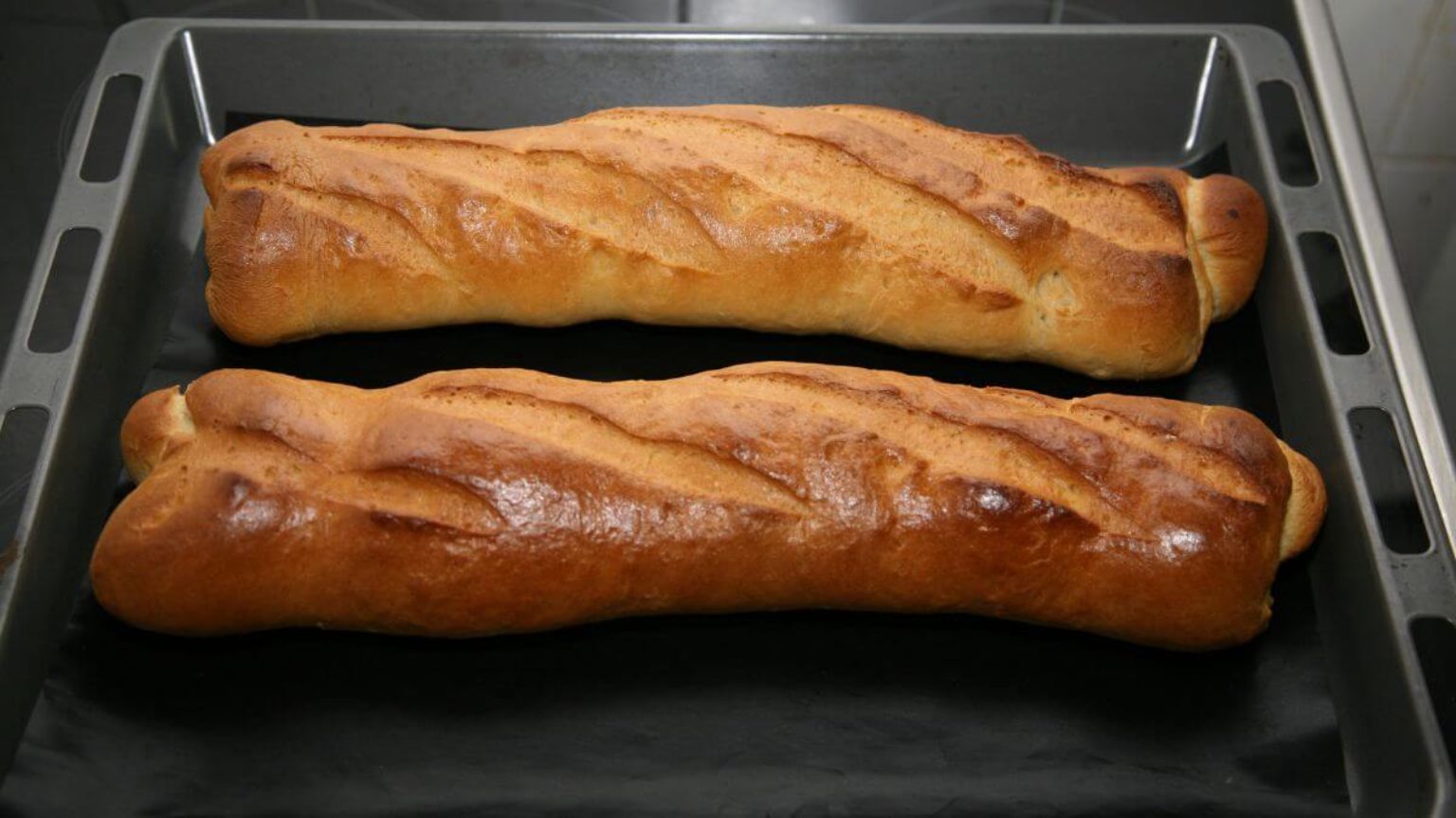 How to Reheat Baguette? | 6 Easy and Fast Methods in 2024