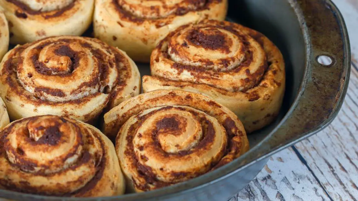 How To Reheat Cinnamon Rolls? | 3 Easy And Fast Methods In 2024