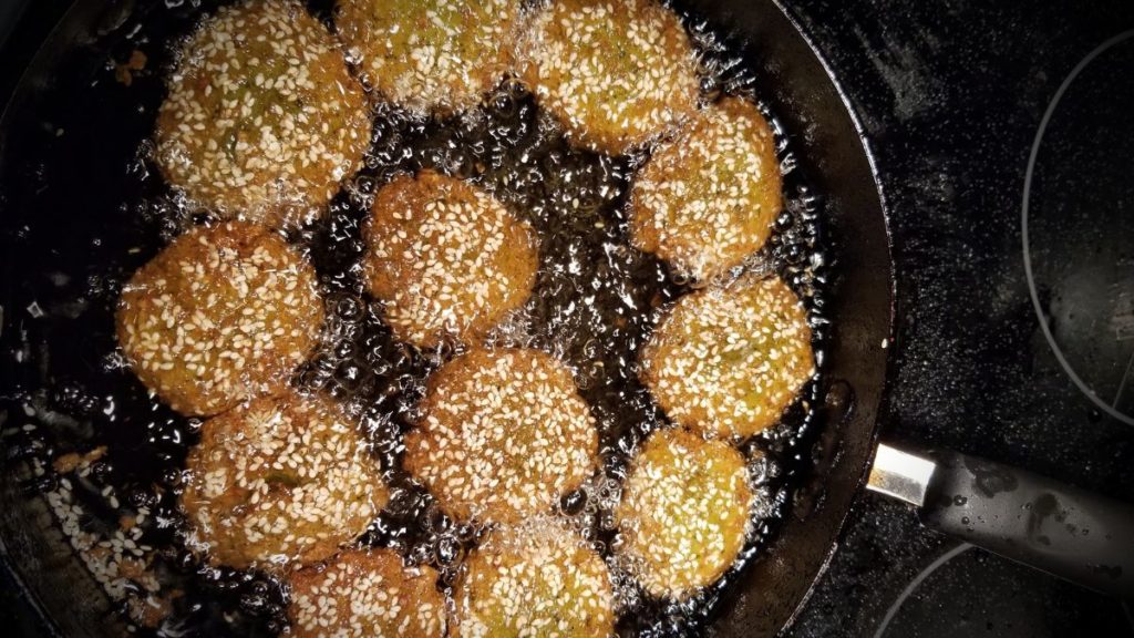 How to reheat falafel by frying