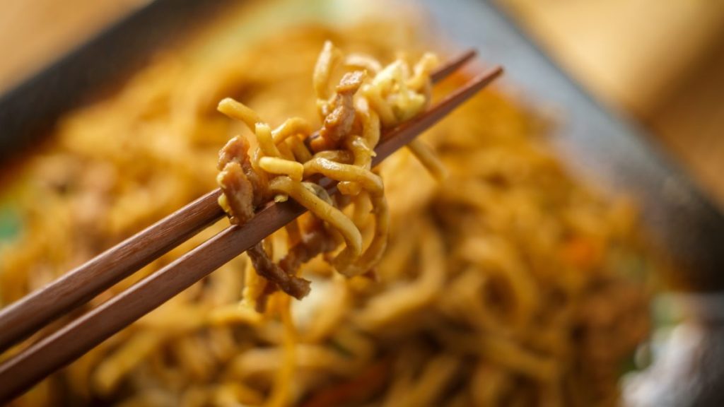 how to reheat lo mein