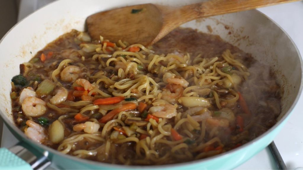 Can you eat lo mein the next day?