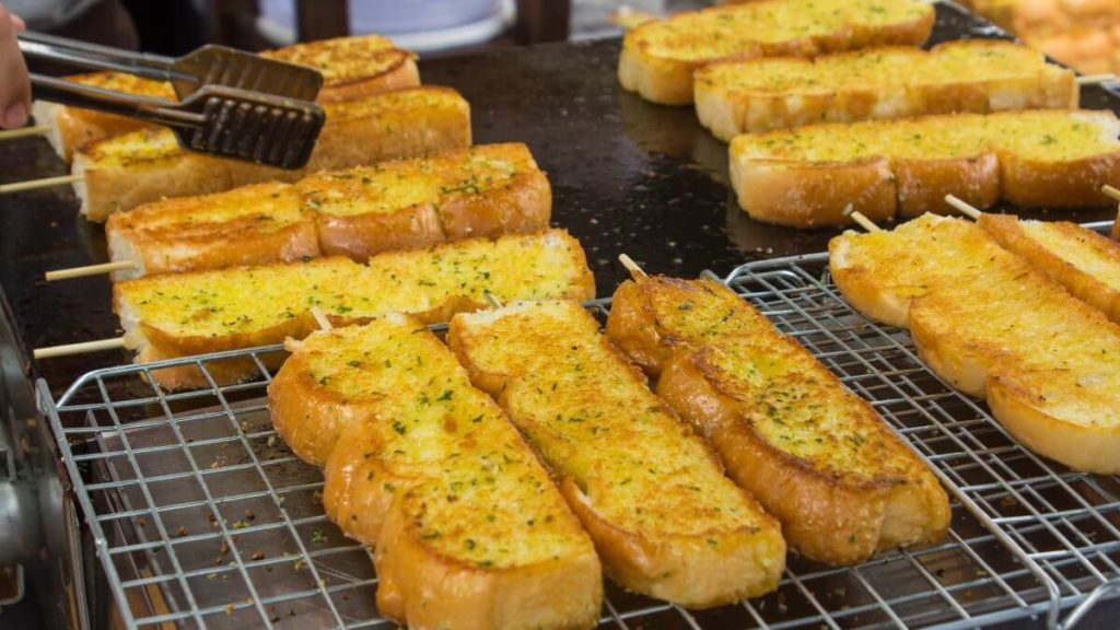 Can you eat a garlic bread next day?