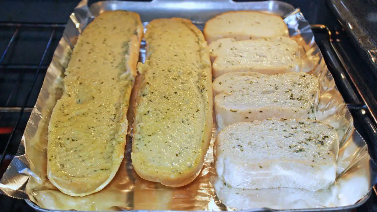 How To Reheat Garlic Bread 5 Easy And Fast Methods In 2024   How To Reheat Garlic Bread 6 