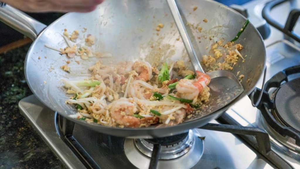 How do you keep pad thai from getting soggy?