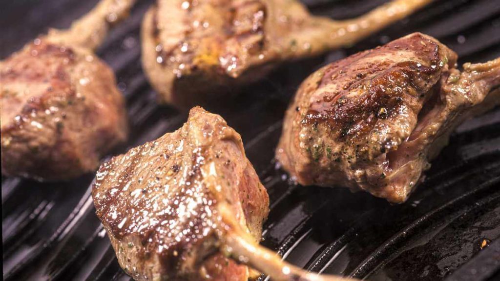 How do you keep lamb chops from getting soggy?