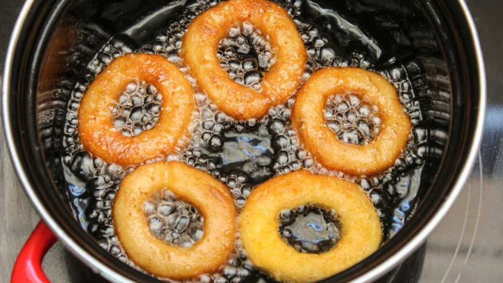 How do you keep onion rings from getting soggy?